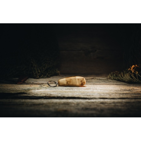 Võtmehoidja kahepoolne mosaiik kadakas.jpg